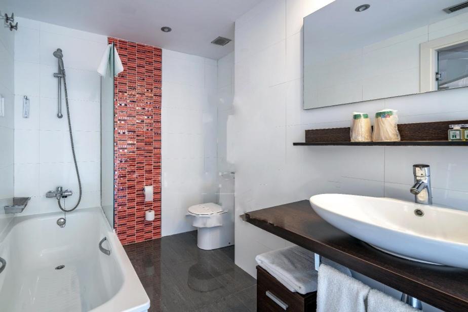 Hotel Spa La Central - Adults Only Maçanet de Cabrenys Exteriör bild